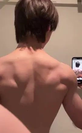 背中は、努力が一番あらわれる場所。 少しずつ、自信もついてきた。 初心者からここまで。 Your back shows your quiet strength. No shortcuts. Just small wins over time. From a total beginner — to this. #初心者トレーニング #筋トレ #自分磨き中 #ダイエット #垢抜け #筋肉 #背中トレ #fyp #おすすめ 