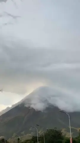 ⛰️🌫️🍃 #bicol #drone 