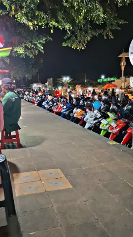 #CapCut #alunalunkaranganyar #fyp #fypage #fyppppppppppppppppppppppp #padahariini🤗🤗🤗 #hariini #karanganyar24jam #masjidmadaniyahkaranganyar 