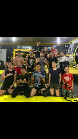 😎👊🏽🥊🥊 #ironboxtc #ironboxfamily #ironboxfightteam #boxingcirebon #ironboxkickboxing #trainingcamp #boxing #kickboxing #muaythai #workout #cardio #cirebon 