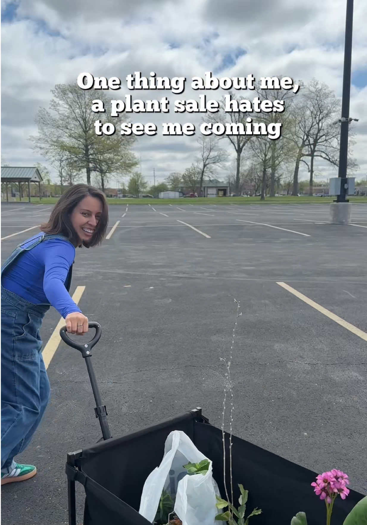 I got stacks on stacks with plants and plants. Indoor houseplants, outdoor flowers, veggies, you name it! I’m up to my ears in plants.  Are you in full plant shopping mode or are you starting to slow down?  #plantshopping #plantpeople  #plantshopping 