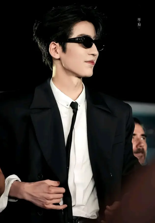 #zhanglinghe张凌赫 #linghedramachina #zhanglinghe #zhanglinghelovers #lingheaktorchina #xyzbca #fypシ゚ #xyzbcafypシ #foryoupage❤️❤️ #4u #masukberanda #fyppppppppppppppppppppppp #rameinplissss🥺🖤 #danikutiakunkuyatemanteman 