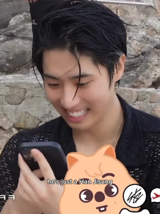 get that effing sticker OUT OF MY SIGHT💀 #han #silly #honeyskin #doritostriangletryout #hanjisung #carolinareaper #beach #riodejaneiro #🇧🇷 #straykids #skz 