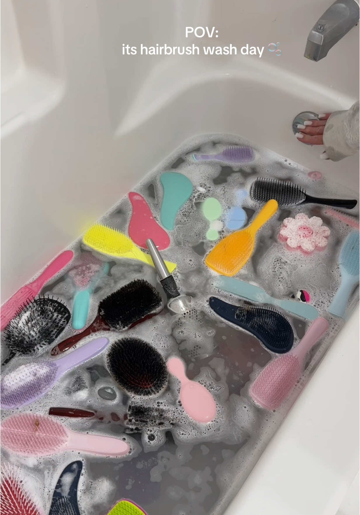 this is your sign to wash your hairbrushes 🫧 #hairbrush #hairbrushingasmr #hairbrushhacks #cleaning #cleaninghacks #hairbrushcleaning #asmrcleaning #fyp #fyppppppppppppppppppppppp 