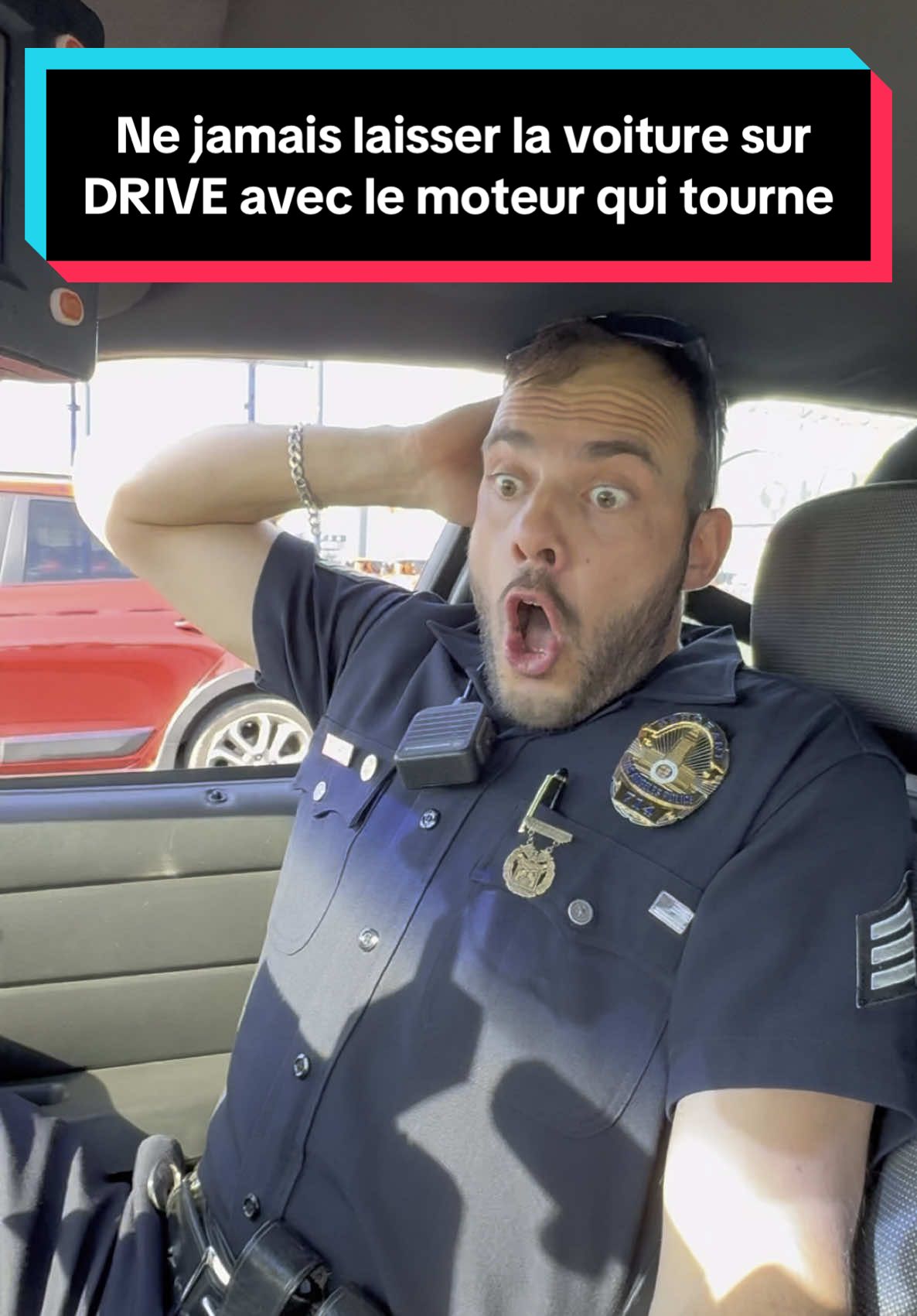 Ne JAMAIS oublier la voiture sur DRIVE ! 😱🤣 #parisinterceptor #police #funnytiktok #funvideo #policeofficer #policeoftiktok #voituredepolice #uniforme 