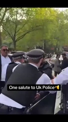 😂😂#foryoupage #viral #Trending #Deep #pakistan #india# uk police best #Trending 
