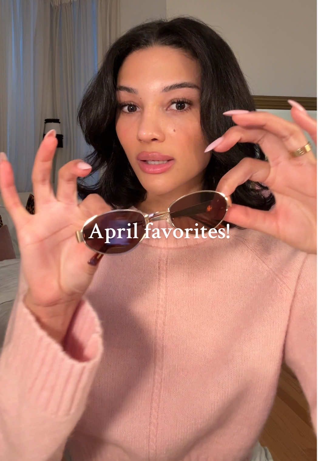 This month’s favorites from @Glossier @Parfums de Marly @Summer Fridays @bareMinerals @Diorbeauty @medicube @Boy Smells @MUTHA Skincare @Neccesaire #favorite #favorites #april #beauty #skincare #bodycare #accessories #lipgloss #fragrance #perfume #candles 