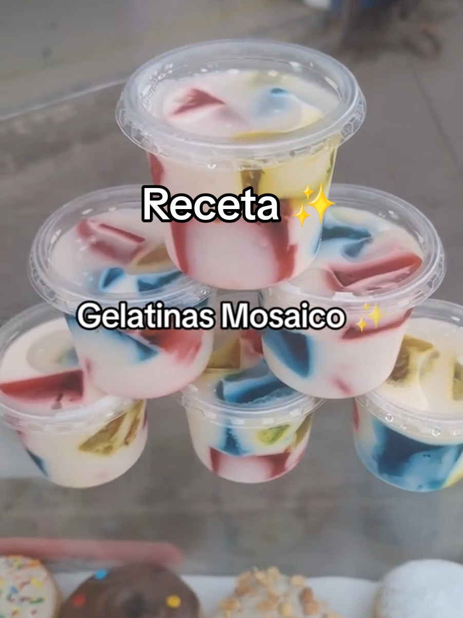 GELATINA MOSAICO ✨️ vuelvo a hacer esta receta porque me la pidieron muchos 🥰🙌 Ingredientes: 3 ¼ gelatina(sabores variados) 1 litro de leche entera ¼ de lata de leche condensada  1 cdta de vainilla 20 gr de Grenetina o gelatina sin sabor  vasos 4 onzas  #mardeinspiración #creatorsearchinsights #gelatinamosaico #Receta #recetafacil #emprendimiento #lima #paratiiiiiiiiiiiiiiiiiiiiiiiiiiiiiii 