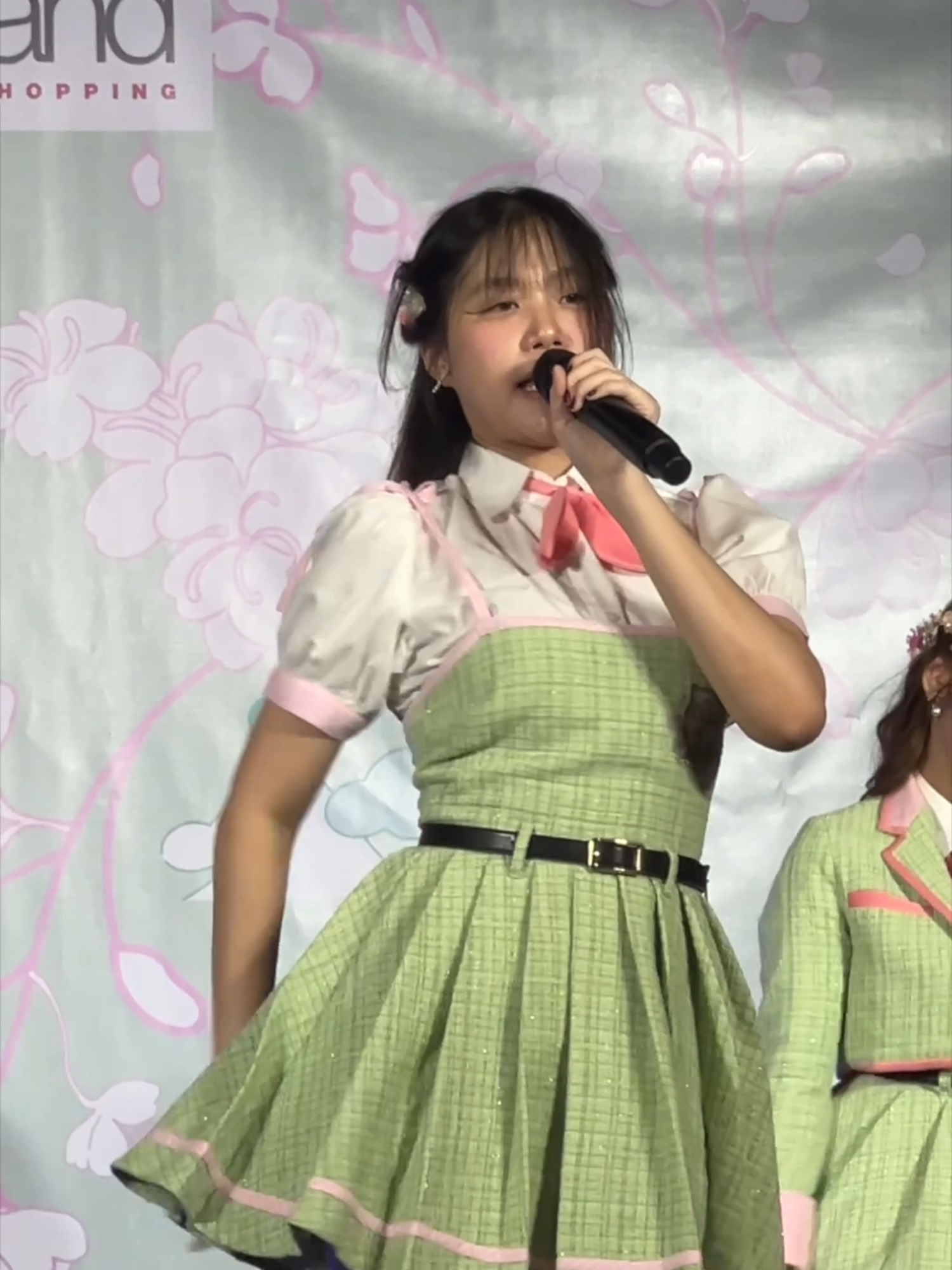 แล้ว.. ต้องทำยังไงล่ะ? 🌰♥️ #EmmaCGM48 😽 — Kurumi to Dialogue - แล้ว...ต้องทำยังไงล่ะ? (Emma Focus) from CGM48 Roadshow 20241215