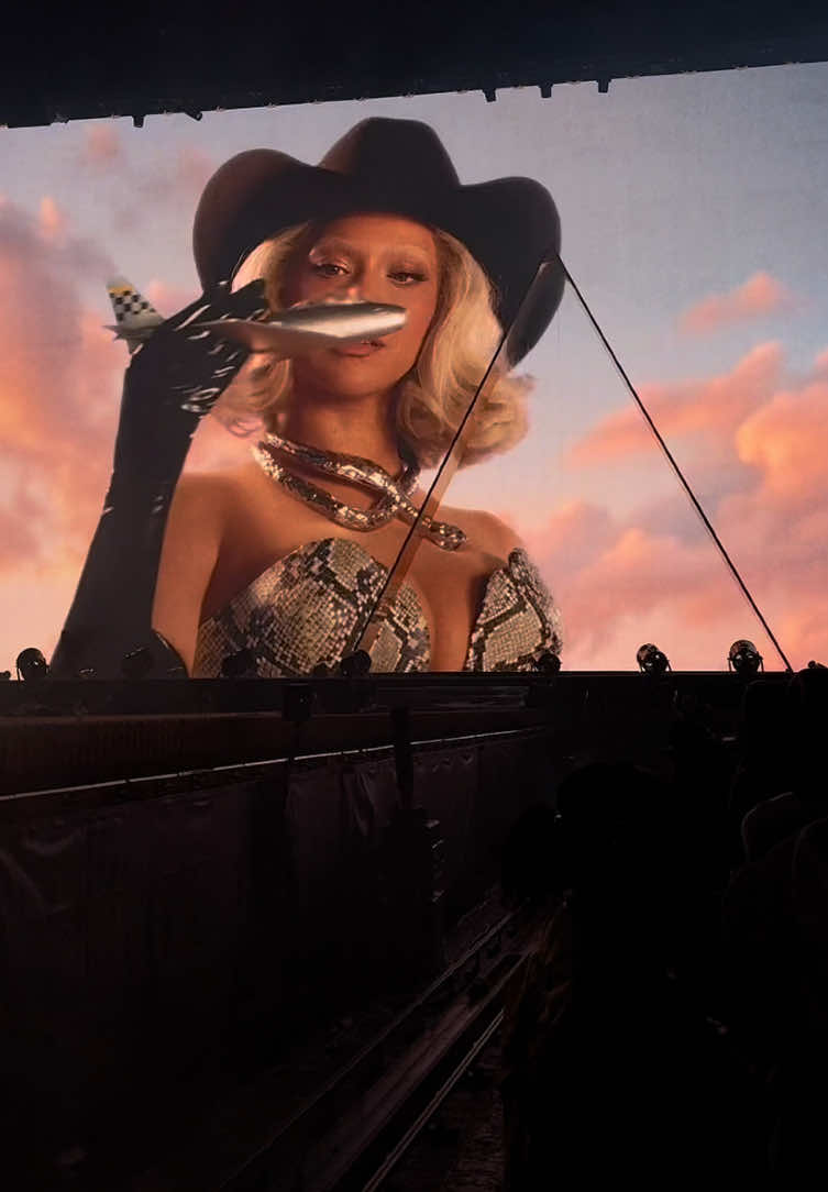 INTERLUDE FUTURISTA E CONCEITUAL NINGUÉM FAZ COMO A MAMÃE ⚡️ #beyonce #beyhive #queenbey #cowboycarter #cowboycartertour #viralvideo #fypシ #trending