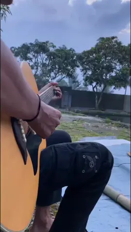 salah satu intro ikonik dari musisi legend indonesia 🔥 #intro #petikan #gitar #cover #akustik #covergitarakustik #gitarakustik #covergitar #ibu #iwanfals #oi #orangindonesia #anakwayang #foryou #fyp #xyzabc 