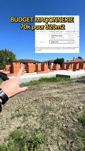 Tu pense que mon budget et raisonnable ou trop bas ?  Pour rappel maison 250m2/320m2 avec garage .  J’en suis actuellement à 38k il me reste 32k pour terminer la maçonnerie. Uniquement en matériel bien évidemment c est une auto construction !  #maison #maisonneuve #autoconstruction #maisonlife #maisonarchitecte 