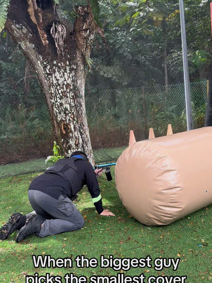 Pick your covers wisely, like our dear @bryanvincentlo 🤔 Get your blasters at www.bluebird-gelblasters.com 🔫  Message us on WhatsApp at +65 9799 5439 for more info! P.S. no full black blasters were used, may be video/lighting issue, our grey blasters sometimes appear quite dark in videos. We play at private venues. #speedqb #gelballs #gelblasters #gelblaster #sqb #gelblasterwars #speedqbstyle #gelball #blaster #blasters #speedqb💯 #gelballing #gelballwars #gelballblaster