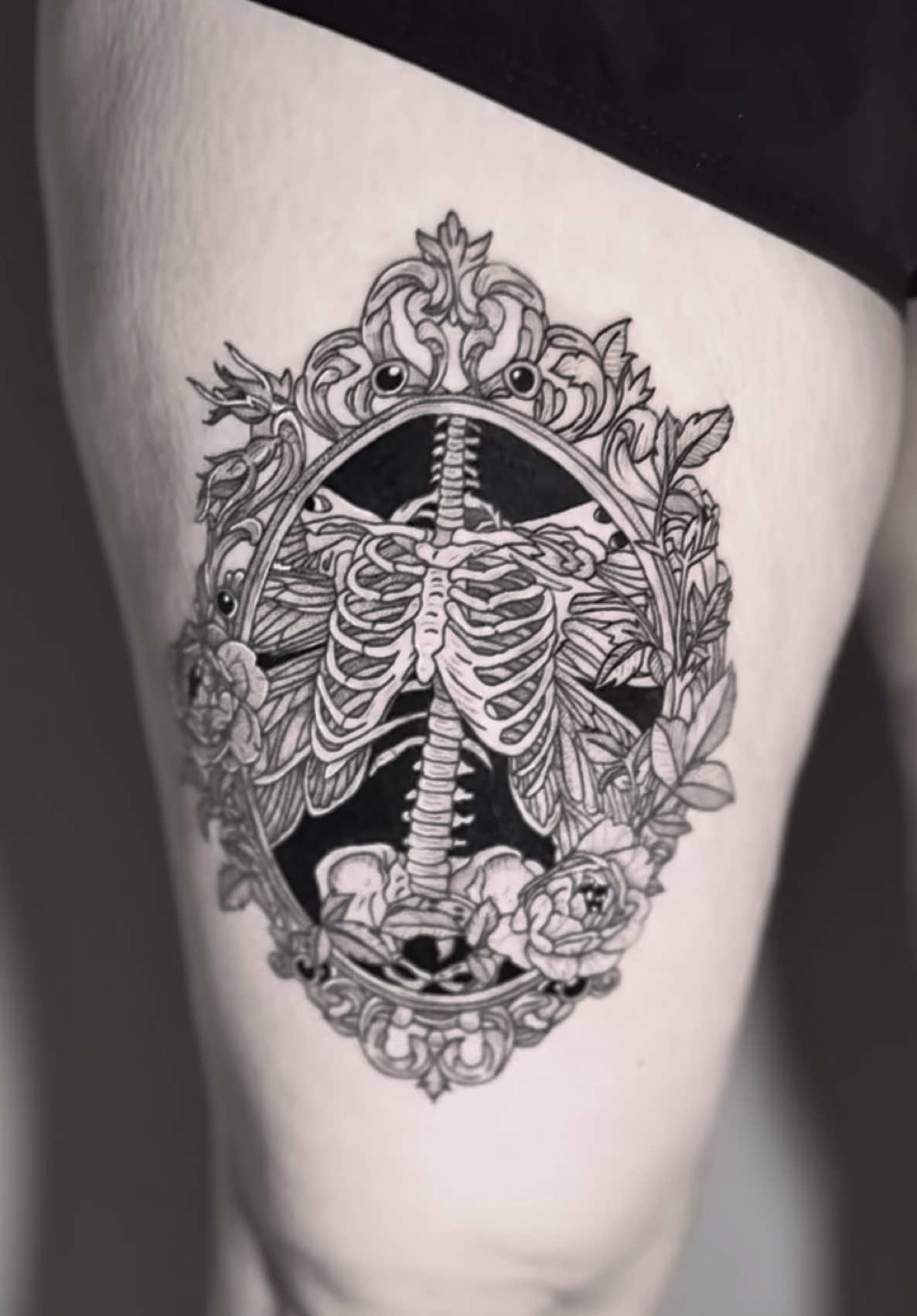 Tattoo process from start to finish — this one was such a dream to work on. Kayla had amazing energy and gave me the perfect mix of direction and artistic freedom (my favorite kind of collaboration). She asked for something dark yet beautiful, anatomical with a romantic twist—and trusted me to run with it. We ended up with this bold ribcage framed in floral elegance and baroque detail. Thank you for trusting me, Kayla! More pieces like this, please. #tattooprocess #finelinetattoo #blackworktattoo #ribcagetattoo #floraltattoo #tattooartist #thightattoo #tattooreel #cheinkstudio #tattoodesign #darkromantic #blackwork #tattooart