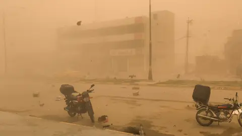 Dust storm 2 in Shatrah, Tuesday, April 29#