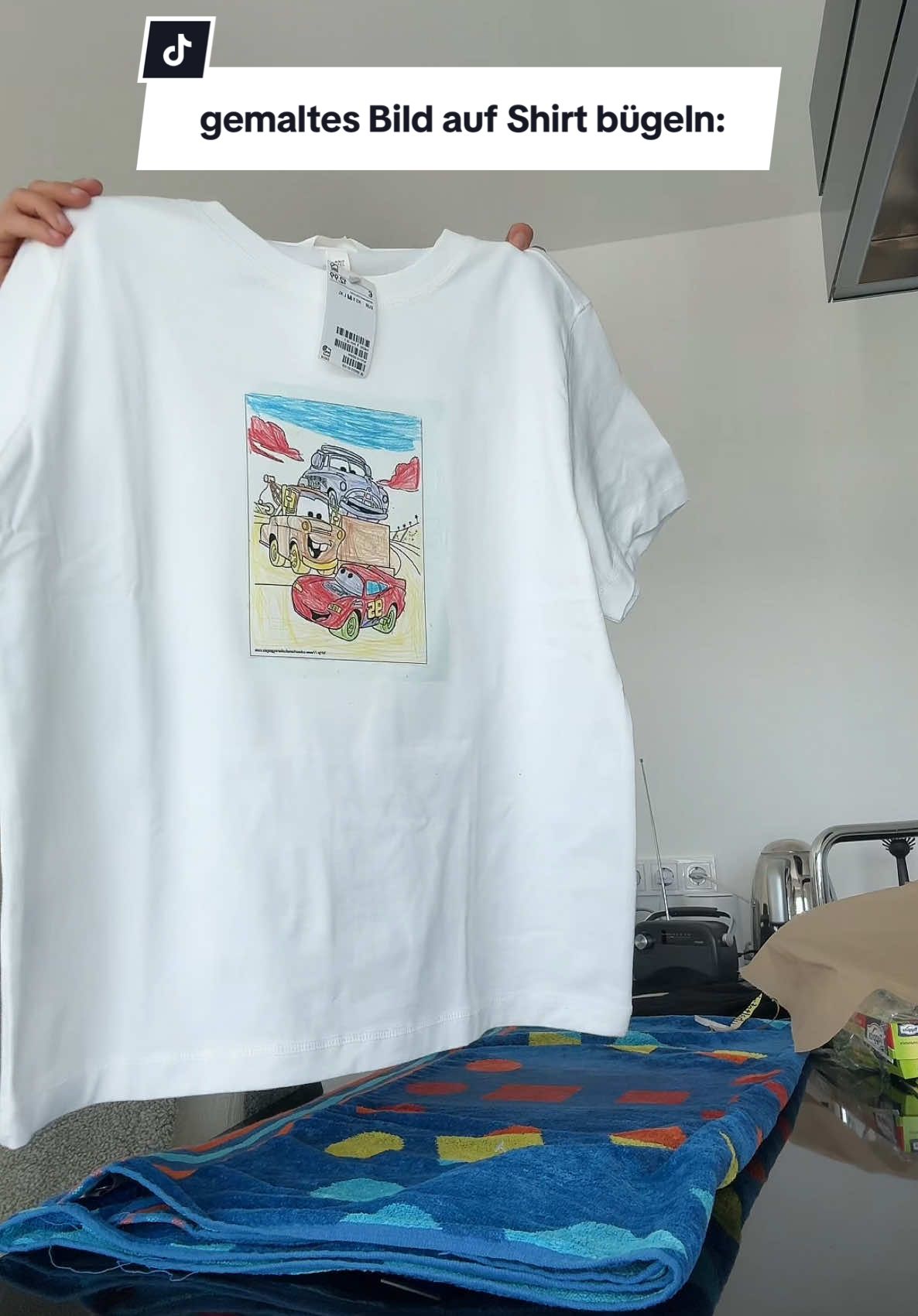 Wohl das coolste überhaupt wenn man mich fragt 🤞🏻von Vorteil wäre eine farblose Frischhaltefolie 🤌🏻 und ich könnte das krasseste anhaben, was ich will-er würde sagen „nicht cool“ #DIY #mom #momtok #mama #diyproject #kinder #kidstiktok #print #tshirt #tshirtprinting #bildaufshirtbügeln #fyp 