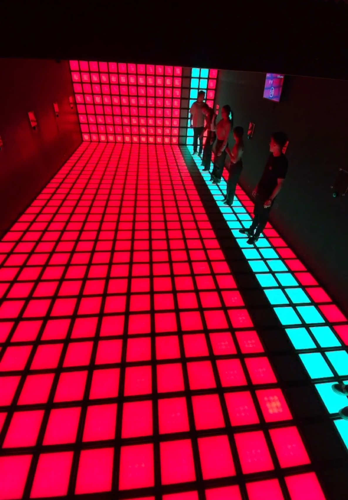 ¡El suelo es lava en Urban Invaders! ¿Te atreves a enfrentarlo? Prepárate para saltar, correr y esquivar como nunca antes. La aventura más épica de Madrid está a punto de comenzar… ¡y tú tienes que ser de los primeros en vivirla! No te quedes fuera: reserva ya tu plaza en www.urbaninvaders.es ¡La diversión no espera! #UrbanInvaders #DiversiónSinLímites #PróximaApertura #Madrid #SemanaSanta #PlanesQueMolan