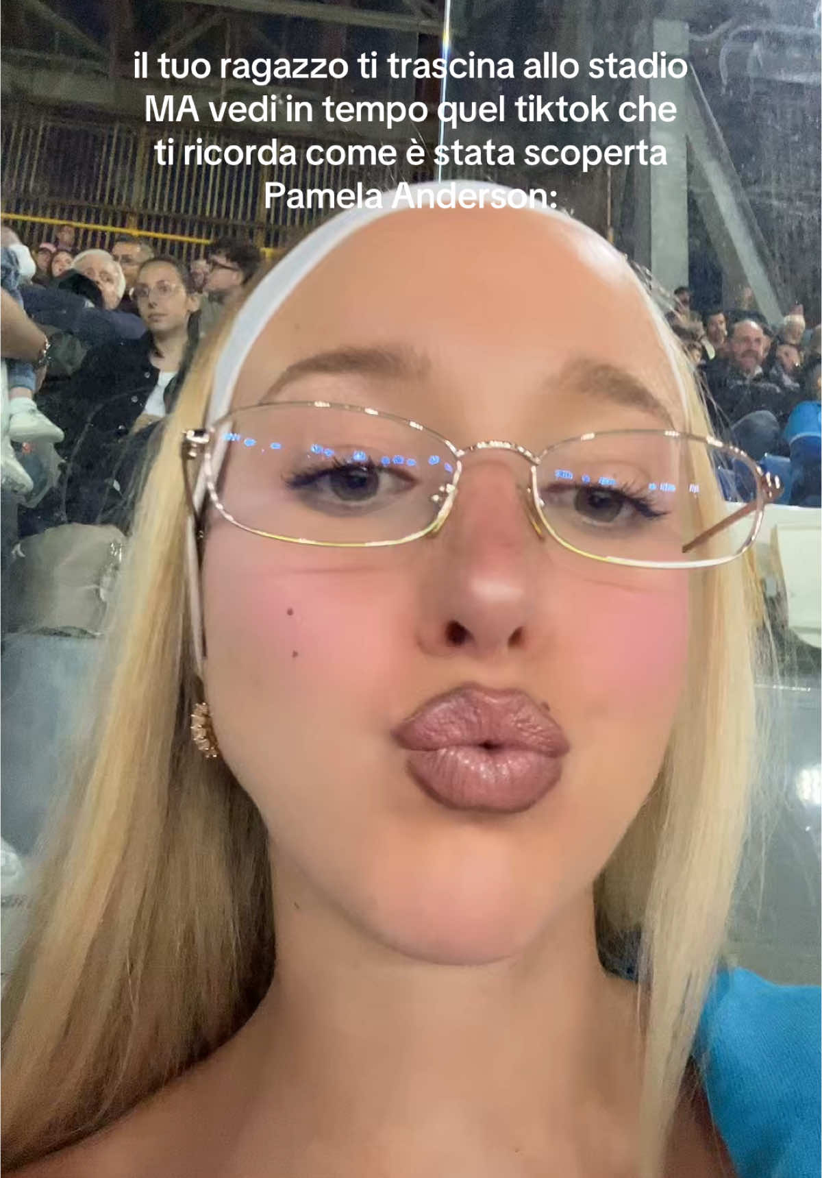 Non è successo ma il napoli ha vintooo 🤣🤍 #pamelaanderson #napoli #maincharacterenergy #relatable 