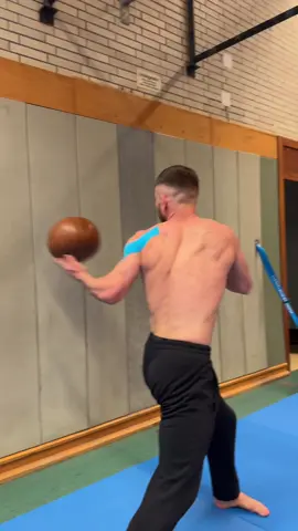 🕹️Top 6 Best Medicine Ball Exercises for Judokas🥋 ✅ Want to level up your agility, coordination, and endurance? These medicine ball drills are perfect for functional judo conditioning — fast, dynamic, and effective! #judotraining #medicineballworkout #judofitness #agilitytraining #coordinationdrills #enduranceworkout #functionaltraining #judoka #combattraining #explosivepower