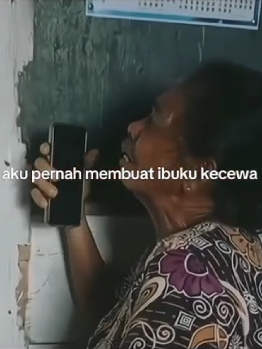 Satu-satunya orang yang paling tulus mencintai kita adalah ibu. #kutubuku #selflove #selfdevelopment #ibu #fypage #fypシ゚ 