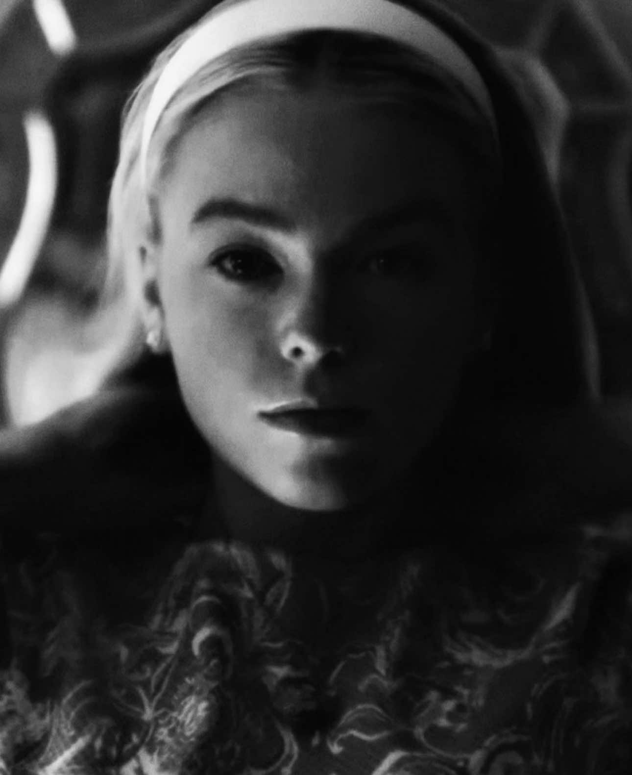 i will be seated for this omg #juliannemoore #rhaenyratargaryen #movieedit #hotd #houseofdragon #fyp #viral #edit #aestheticedits #rhaenryatargaryenedit #trending 