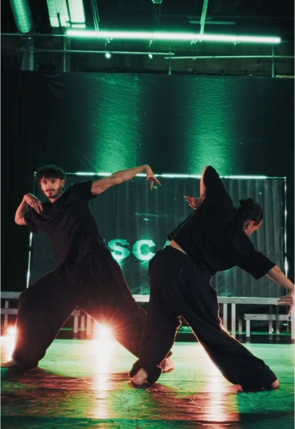 trace//between a performance by @SOPHIE ANDRÉ x me #dance #contemporarydance #danceduo 