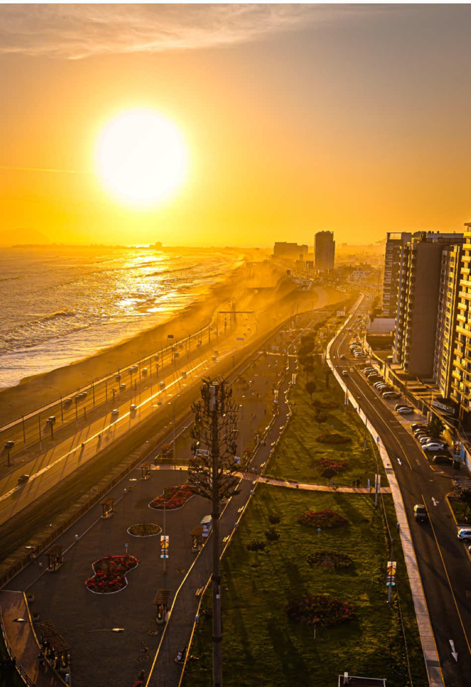 Miren como el sunset adornó el nuevo malecón de San Miguel 🤩✨🇵🇪🌅 #drone #peru #dji #paisajes #parati #fyp #viral #lima #sanmiguel #malecon #nuevo #sunset #atardecer #wow #epic #cinematic #amo #playas #costa  ©️ Imágenes con derechos reservados @dronetasticoperu, consultas de uso publicitario al mensaje directo.