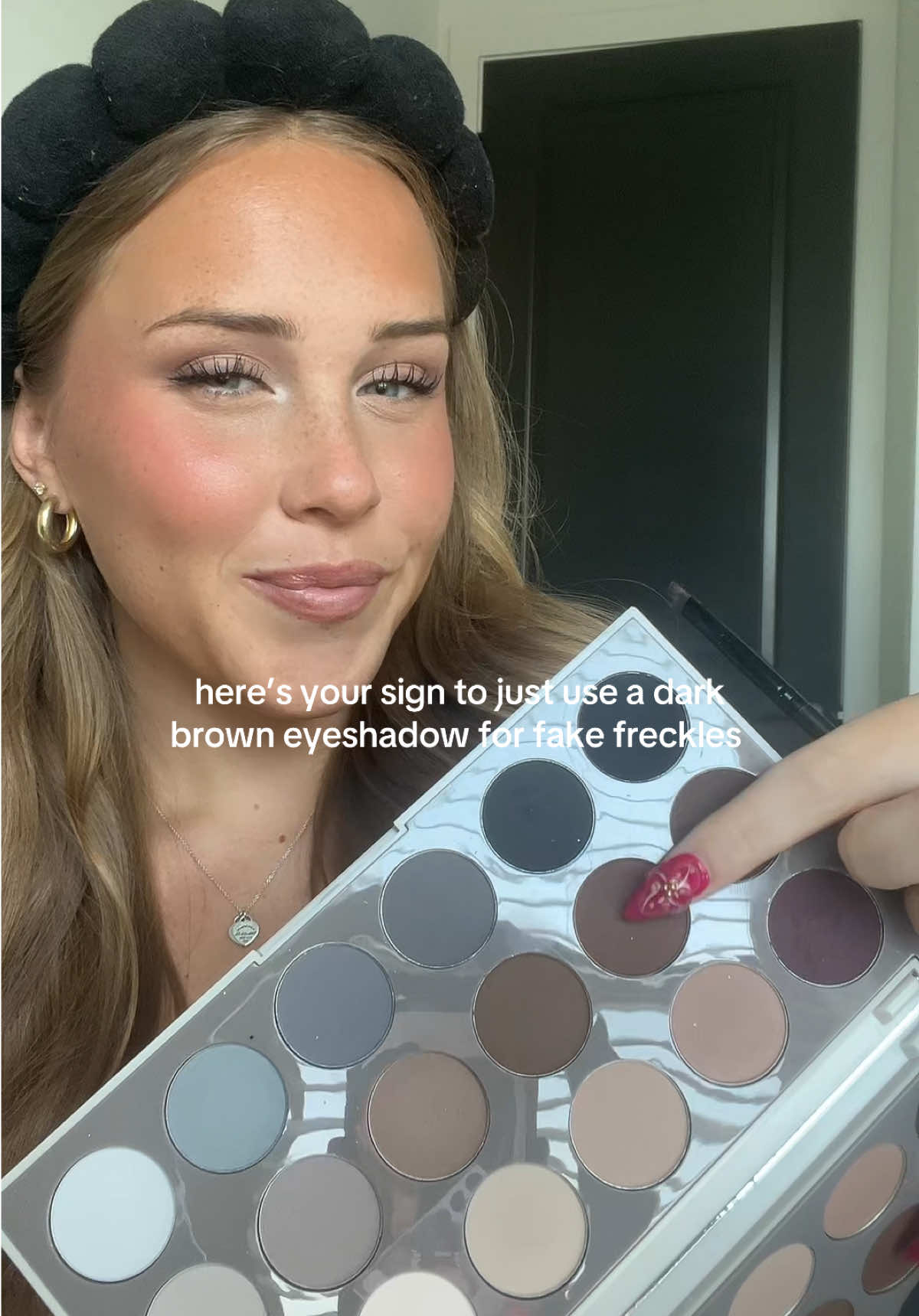 You don’t need a freckle pen!!! #makeuptips #makeup #fypシ #foryourpage #beautyhacks 