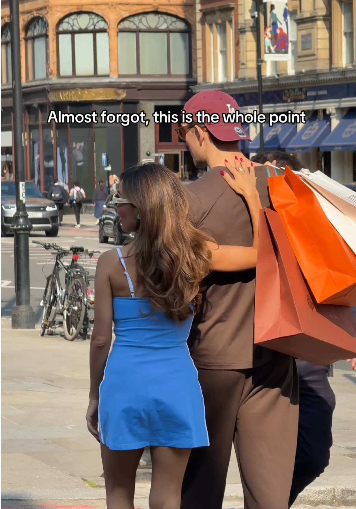 Get a guy that holds your shopping AND your Birkin 🫢 #shoppingaddict #boyfriend #birkin #hermes #london 