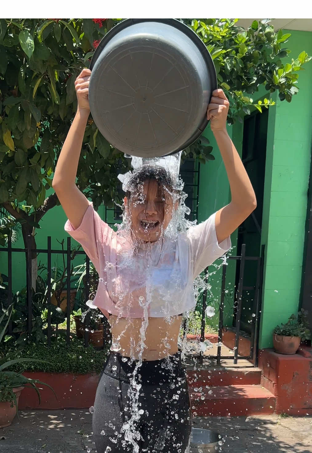 Me uní al Ice Bucket Challenge TIENEN 24 HORAS @Jeily Rivera@nathaly13👻🐹@Juan Barrera#icebucketchallenge#paraty