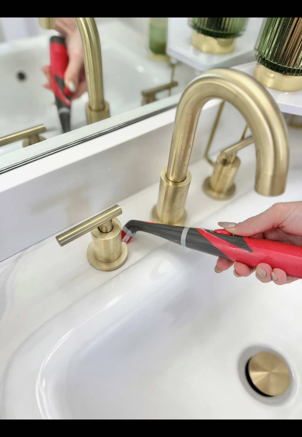 Under $20!!⭐️ Absolutely love this multi purpose scrubber especially for cleaning around tight spaces!!🤍 #amazon #everythingenvy #amazonhome #cleaninginspo #cleaninggadget #cleanwithme #asmrcleaning #amazonfind #amazongadget #scrubbrush