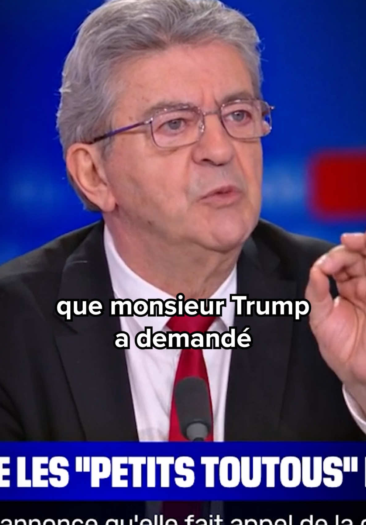 Le capitalisme américain avance en vous prenant un tribut douanier ou militaire.