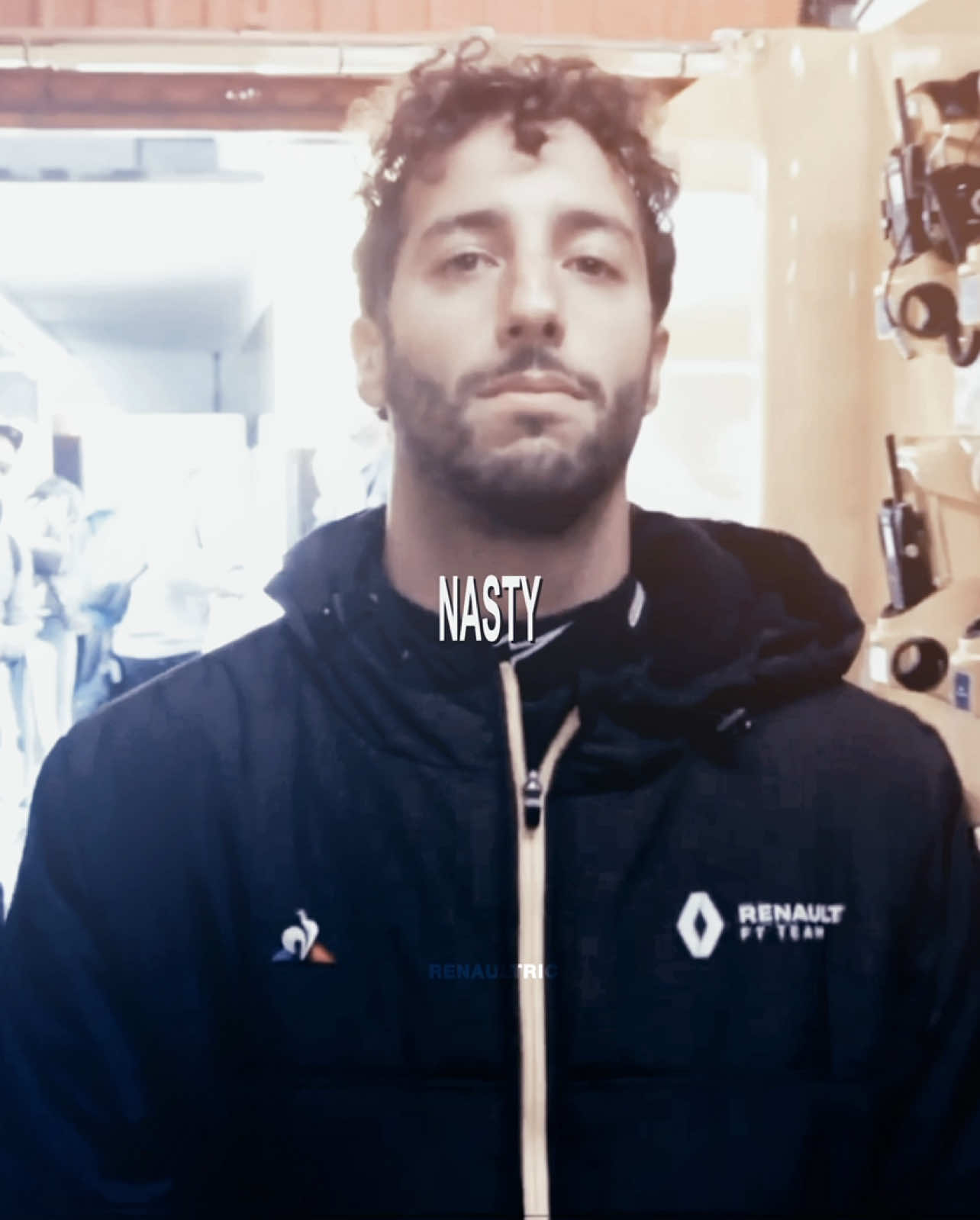 saw the beats ad after making this and giggled, the difference is so funny #danielricciardo#formulaone#foryoupage#f1#fyp#ricciardo#dr3#renaultric