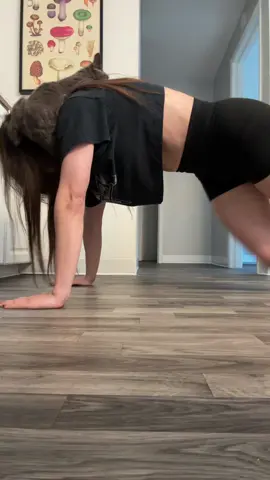 Let’s ignore the arm shaking #pushup #pushupchallenge #girlpushups 