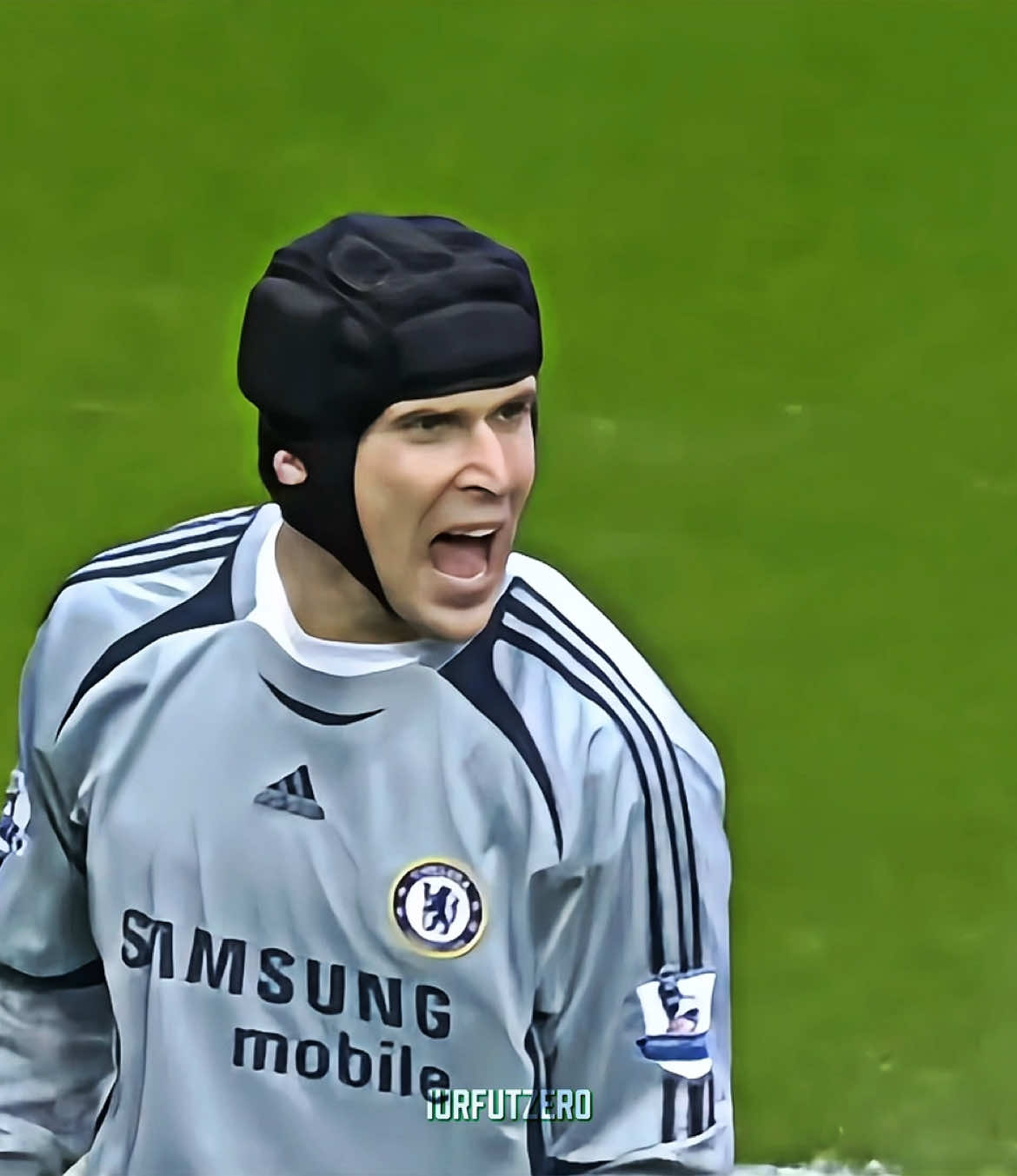 Petr Čech era um muro, um paredão. No Chelsea, transmitia segurança como poucos. Frio, decisivo e quase intransponível,um dos goleiros mais seguros que o futebol já viu. #PetrCech #BlueLegend #football #nostalgia