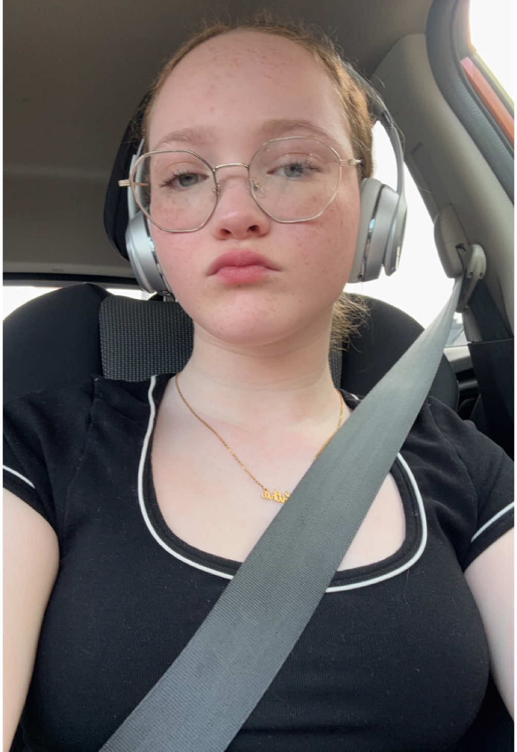 a motorcyclist just winked at my mom im gonna jump. Also sorry for the weird glare on my chest #fyp #secretaccount #lipsync #wlw 