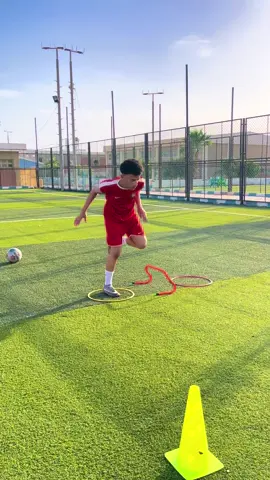 @_boboali28 #creatorsearchinsights #كرة_قدم #coach #football #crumblcookies #jojo #cluster #تدريب_شخصي #y2k #halloween #fyp #foryou #skills #speed #الشعب_الصيني_ماله_حل😂🤣اكسبلور #tiktokchallenge #trending #comedia #foryou #viral 