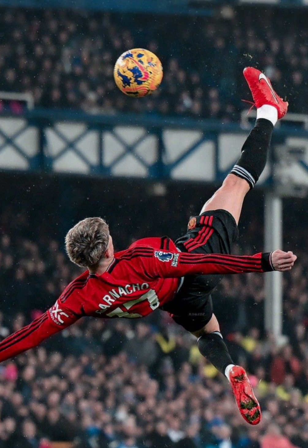 Top 5 Greatest Bicycle Kick Goals in Football History #football #realmadrid #viniciusjunior #lamineyamal #cristianoronaldo 