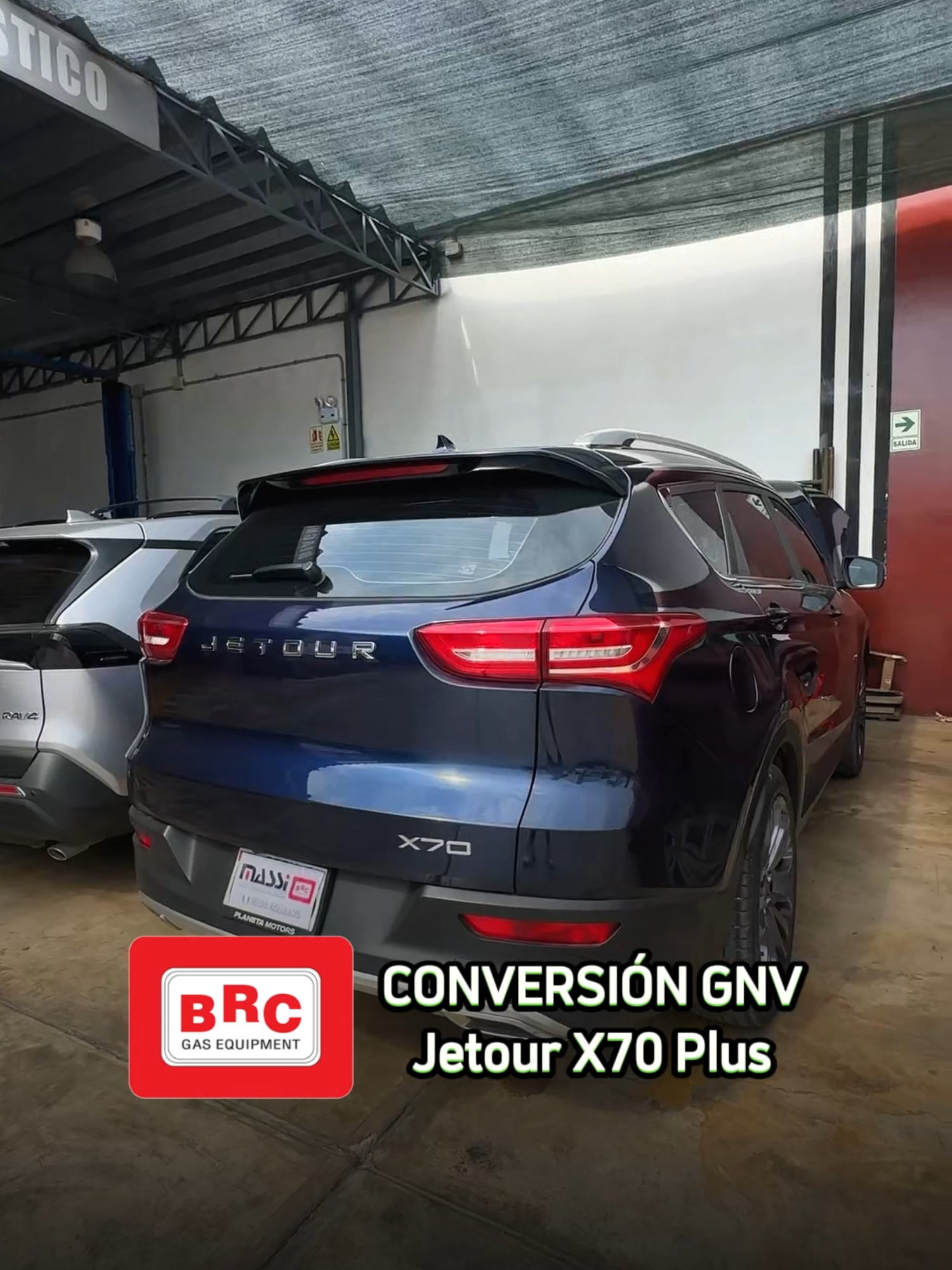 ¿Tienes una Jetour X70 Plus y te han dicho que no se puede convertir a GNV? Eso pasa cuando los talleres usan equipos genéricos o sin compatibilidad con motores turbo MPI. En MASSI instalamos tecnología BRC Sequent 32: ✅ ECU con OBD que ajusta la mezcla en tiempo real ✅ Inyectores electrónicos IN03 de alta velocidad ✅ Reductor con presión estable para motores turbo ✅ Calibración exacta con software oficial BRC 👉 Tu Jetour convertida de forma segura, eficiente y sin tirones. Solo MASSI tiene la experiencia y la homologación técnica para hacerlo. Escríbenos. #JetourGNV #ConversiónGNV #BRCPerú #SUValGNV #GNVLima #TecnologíaItaliana #MASSIGNV #TallerCertificado