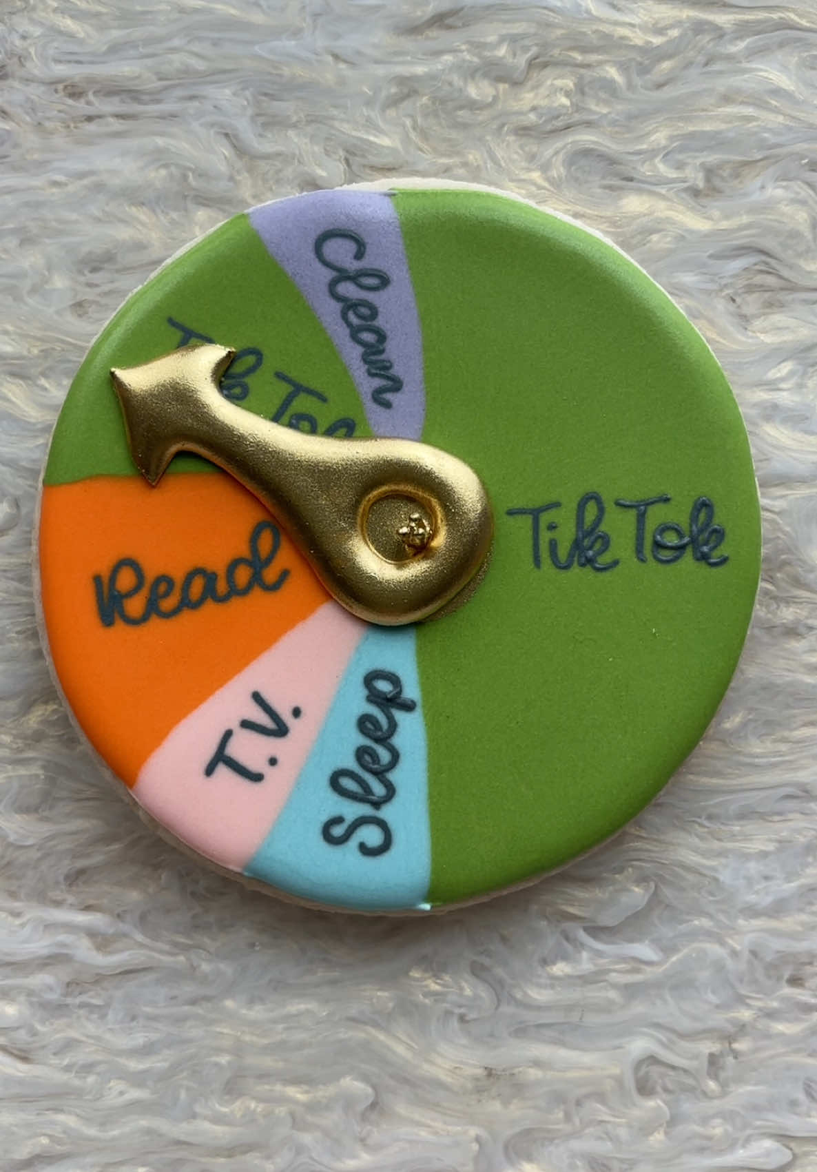 How to spend my free time:  #kianadecorates #decoratedsugarcookies #bakersoftiktok #cookies #royalicing #royalicingcookies #decoratedcookies #sugarcookiesdecorating #decoratingsugarcookies #cookiedecorating #cookiesoftiktok #dessert #satisfying #cookieart #cookieartist #oddlysatisfying #sweetandsavorykaty 