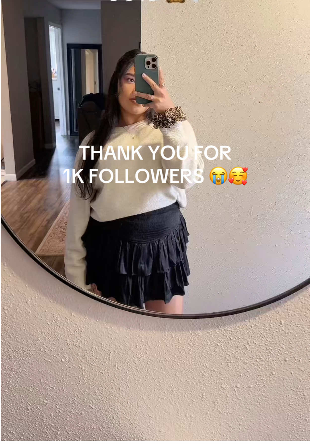 Let me be your new favorite influencer! 🤳🏼💆🏽‍♀️💋 Thank you for 1k followers🥹❤️ #1kfollowers #thankyou #roadto5k #recap #engage #fyp #foryou #blowthisup #viral #newinfluencer #makeup #fashion #Lifestyle #stayathomewife 
