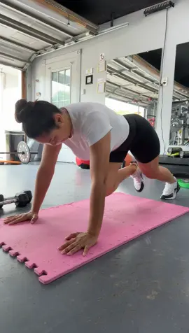 Put some sazon on that workout sis 💪🏽🙌🏼🔥🥰 #fyp #foryou #parati #fitmom #fitnessjourney #ejercicio #FitTok #GymTok #armworkout 