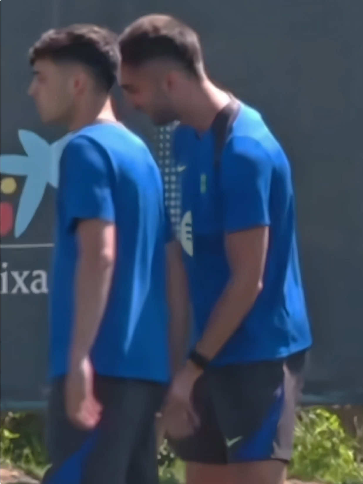 Ferran y el pellizco a Pedri 😩  #ferran #pedri #ferrantorres #pedrigonzalez #humor #funny #pedriferran #togueter #friendship #fedri #smiles #training #pellizco #cuties 