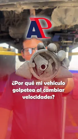¿Sientes que tu carro golpea al manejar?🤔🚘 Puede ser un soporte dañado, y si no lo cambias a tiempo, ¡puede afectar otras partes del vehículo!😨🅰️🅿️ En este video te mostramos cómo lo detectamos y lo reemplazamos. No ignores esas señales raras… tu seguridad va primero.👨‍🔧 #alineamientopisfil #suspension #direccion #frenos #mecanicaautomotriz #tallerautomotriz #carros 
