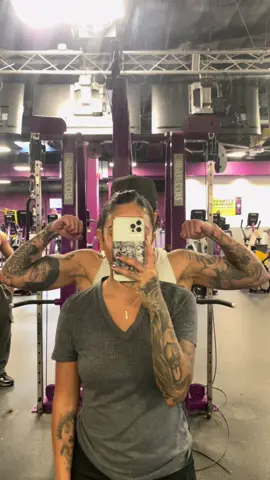 Had to hop on this trend with my lady @Sinahi.Katy 😂 #fyp #foryou #gym #couplegoals 