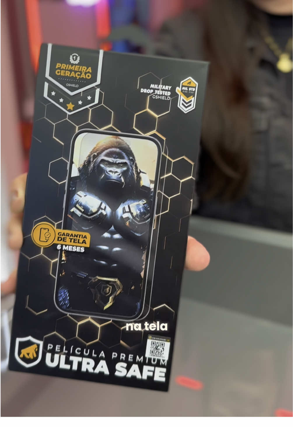 Proteção que revoluciona!📲 A película Ultra Safe é líder  mundial em proteção. Seu material proporciona uma proteção incomparável, e ainda te garante 6 meses de garantia da tela do seu aparelho!🤩 #celular #pelicula #gshield #resistencia #peliculainquebravel #protecao #iphone 