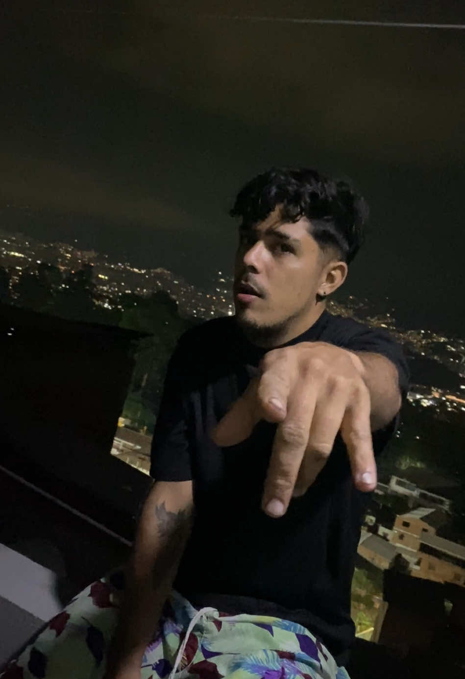 Activos en Medellín Colombia #siempre #workig #urbano #reggaeton #urban #reggaeton #urban #musica #colombia #medellin #rap #puertorico #moda #latino #trap #mexico 