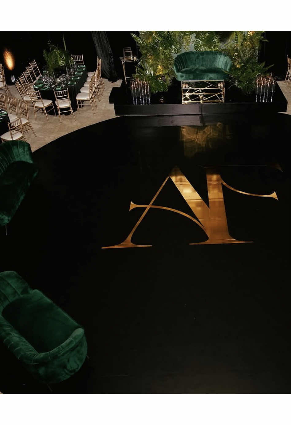 Transform your venue in style with a custom dance floor that speaks to your vision. For this stunning event, we took a light and bright space and gave it a bold makeover by transforming the dance floor into a moody matte black that perfectly captured the vibe. One detail can shift the entire atmosphere. Let SHOUT! help you set the tone. Wedding Planner: @reveledeventsdesign | @nikki_reveledeventsdesign Venue : @crystalplaza Bridal Makeup: @bridesbymelanieb Bridal Hair: @texturedpress Bridal Party Makeup: @ashleywebbbeauty I @yada.d.glam|@livbeautemua Bridal Party Hair: @beautiby_leahlang Photographer: @aristaimagery Videographer: @mikeokaforfilms Stationary: @mingledesignstudio Floor Wrap: @gotoshout DJ: @airjordans MC: @mc_tunde_duduski Florist/Design: @daphneelaurenevents Photo Booth: @blackops.productions Bride: @ay_you Groom: @oh_yay_femi  #SHOUTStyle #CustomDanceFloor #EventTransformation #MatteBlackMagic #LuxuryEvents #DesignInTheDetails