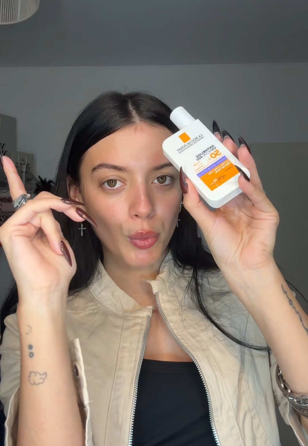 Porfi pregunten todo a alguien que SEPA antes🖤@La Roche-Posay #AntheliosAntiManchas #cuidadodelapiel #skincare #protectorsolar 