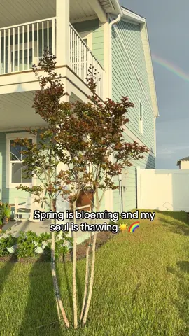 I’d take this year round easy. #ourhouse #coastalliving #coastalgrandmother 